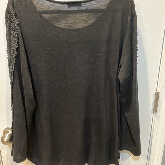 Plus size blouse - Picture 5 of 6